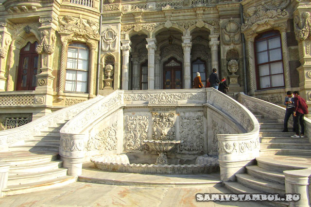 Главный вход во дворец Кучуксу
