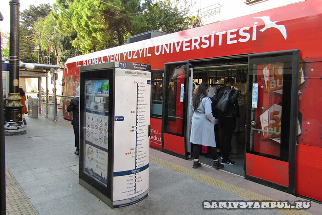Низкопольные современные трамваи в Стамбуле