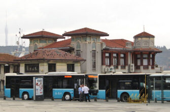 Остановка автобусов возле причала Бешикташ