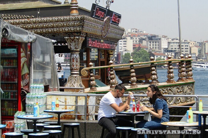 Лодки с Балык Экмек на Эминеню